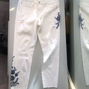 White jeans blue-grey flowers Abercrombie Fitch 31